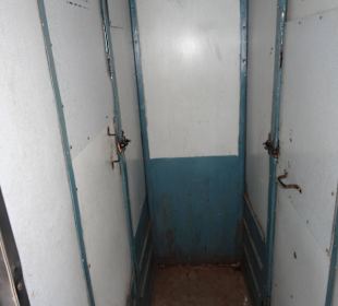 Gang zu den Toiletten