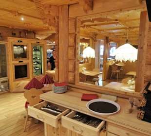 In den Gasträumen der Südtiroler Hütte