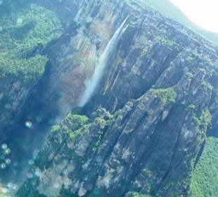 Mit dem Propellerflugzeug nah am Angel Fall