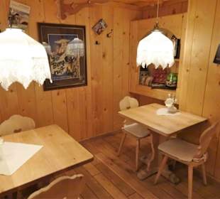 In den Gasträumen der Südtiroler Hütte