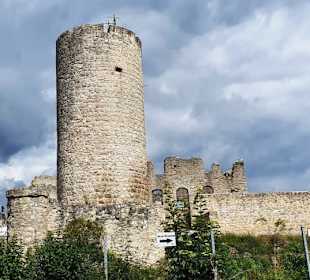 Die Burgruine mit Turm