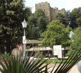 Blick auf Kurhaus und Burgruine