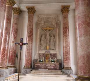 Blick in den Chorraum