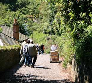 Schlitten auf dem Kopfsteinpflaster