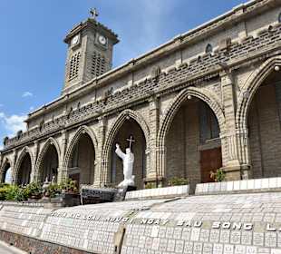Christ-Königs-Kathedrale - Nhà thờ Núi
