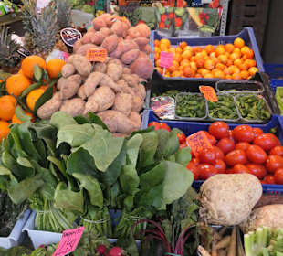 Bummel durch die Markthalle Mercat de l’Olivar