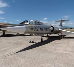 Im Flugzeug und Hubschaubermuseum