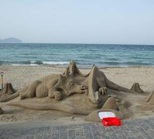 Kunst am Strand von Can Picafort