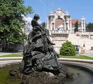 Meerjungfern Brunnen.