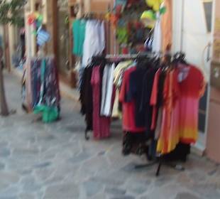 Einkaufläden am Hafen