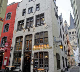 Außenansicht des Brauhauses Sünner im Walfisch