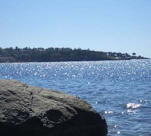 Spaziergang am Elia-Beach entlang