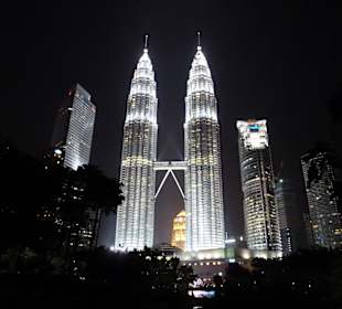 Petronas Towers bei Nacht