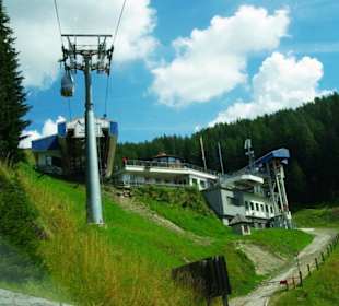 Mit Restaurant Souvenirladen usw.