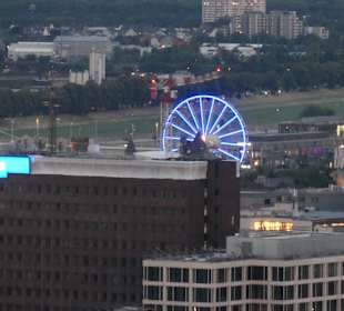 Nächtlicher Blick vom Rest. Osman30 zum Riesenrad