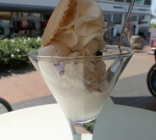 Bei der Eisdiele Gelateria Italia in Duhnen