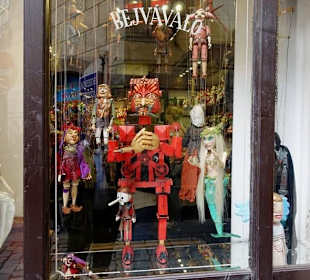 Marionetten in der Galerie Michael