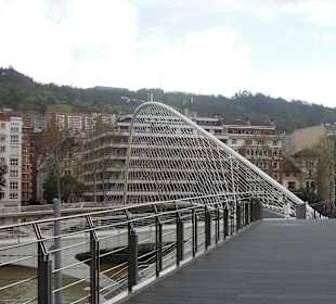 Zubizuri Brücke und "Best Western Conde Duque"