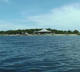 In der Ferne liegt unsere Sandstrand Insel