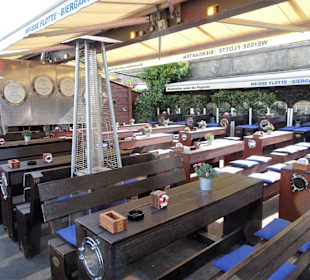 Spaziergang über die Rheinuferpromenade Düsseldorf