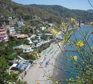 Blick Richtung Maronti-Strand  (im Hintergrund)