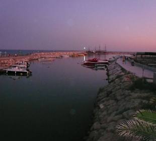 Abend am kleinen Hafen