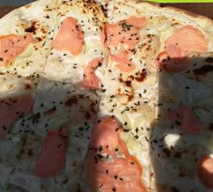 Flammkuchen mit Lachs