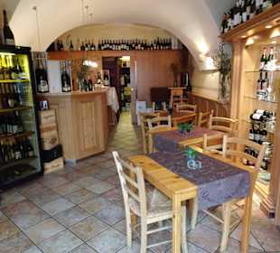 Blick in den Verkostungsraum der Vinothek Enovit