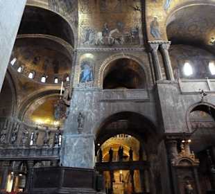 Innenansicht von der Basilica San Marco   