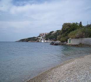 Kieselstrand in Samos Stadt