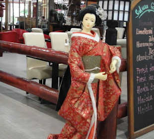 У японского ресторана