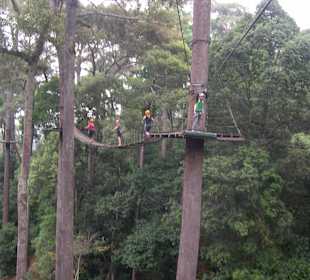 Marsch über die Hängebrücke