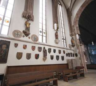 Seitenwand mit Wappen