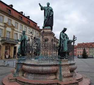 Sicht auf den Maximiliansbrunnen