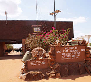 1. Gate im Tsavo Ost Nationalpark