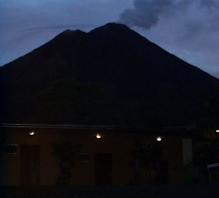 Vulkan Arenal in der Nacht