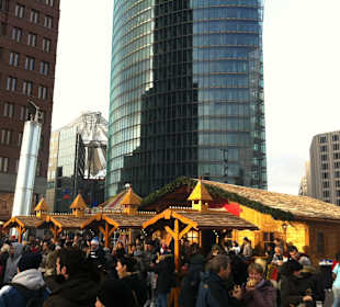 Weihnachten vor Hochhaus