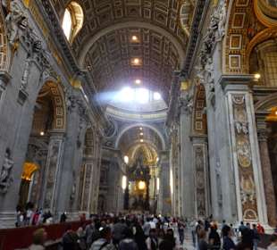 Wnętrze bazyliki - nawa główna.