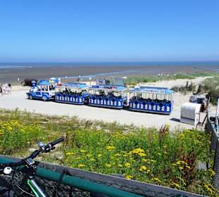 Die Strandbahn am Strand von Döse