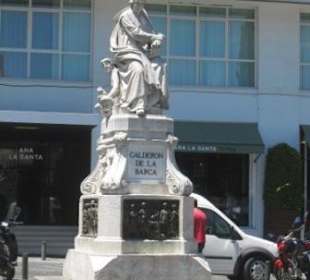 Pedro Calderón de la Barca auf der Plaza de Santa 
