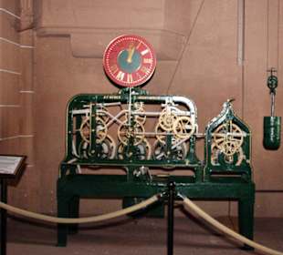 Altes Uhrwerk im Vorraum