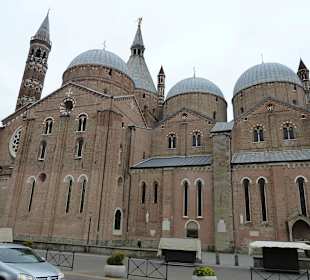 Außenansicht der Basilica di Sant' Antonio