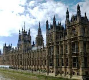 Uferseite des House of Parliament