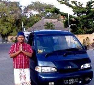 Wisnu mit seinem Auto (Vollkasko versichert)