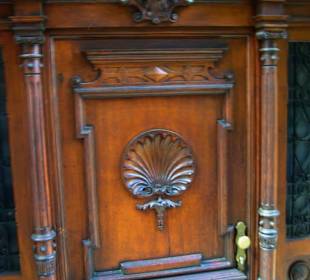 Prächtige Eingangstüren