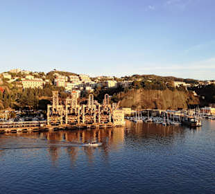 Blick vom Schiff auf den Hafen Savona