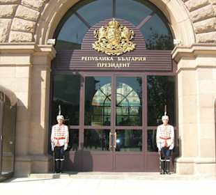 Ehrenwache vor dem Präsidentenpalast