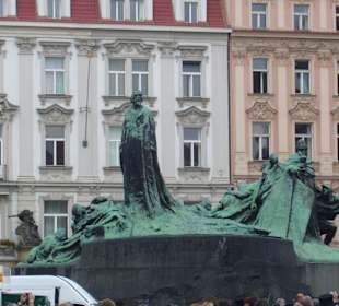 Husův památník na Staroměstském náměstí