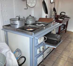 Blick in die Mannschaftskombüse