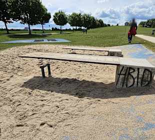 Sprungbretter in den Sand